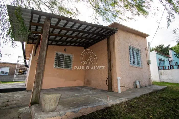 Casa en el centro de Piriápolis. Dos dormitorios -1 Baño. Patio cercado.
