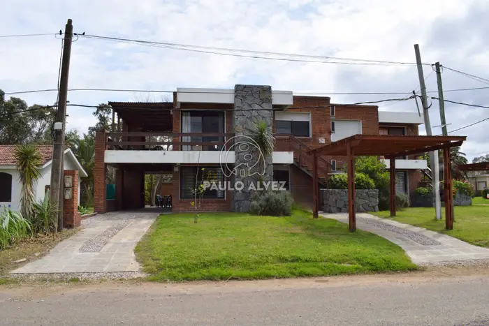 Vacaciones cercanas al mar- Un lugar ideal para venir a disfrutar en familia . Cuenta con dos dormitorios, 1 baño.