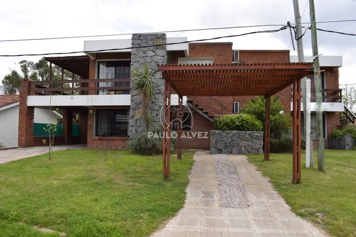 Dúplex modernos, a metros del mar . Piriapolis balneario ideal para la familia