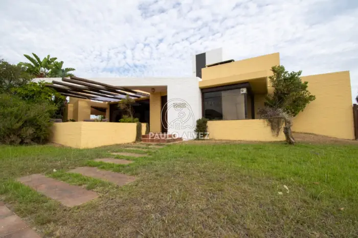 La Escondida. A 50 metros del mar, zona residencial.  Un lugar ideal para descansar con amigos o familia