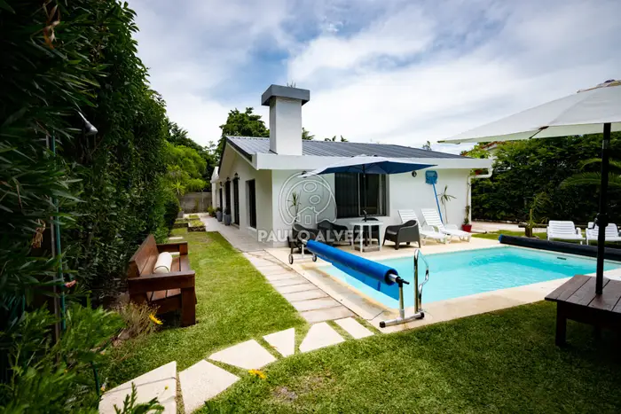 La Gigante- Casa en el corazón de Bella Vista a metros del mar. Cómoda y funcional propiedad. Ideal para venir en familia y descansar.