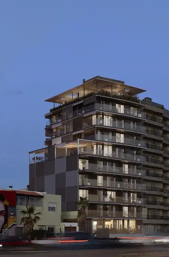 Apartamento en venta de 1 dormitorio en la Rambla de Malvín, Montevideo, con amplia terraza. Avita Zee