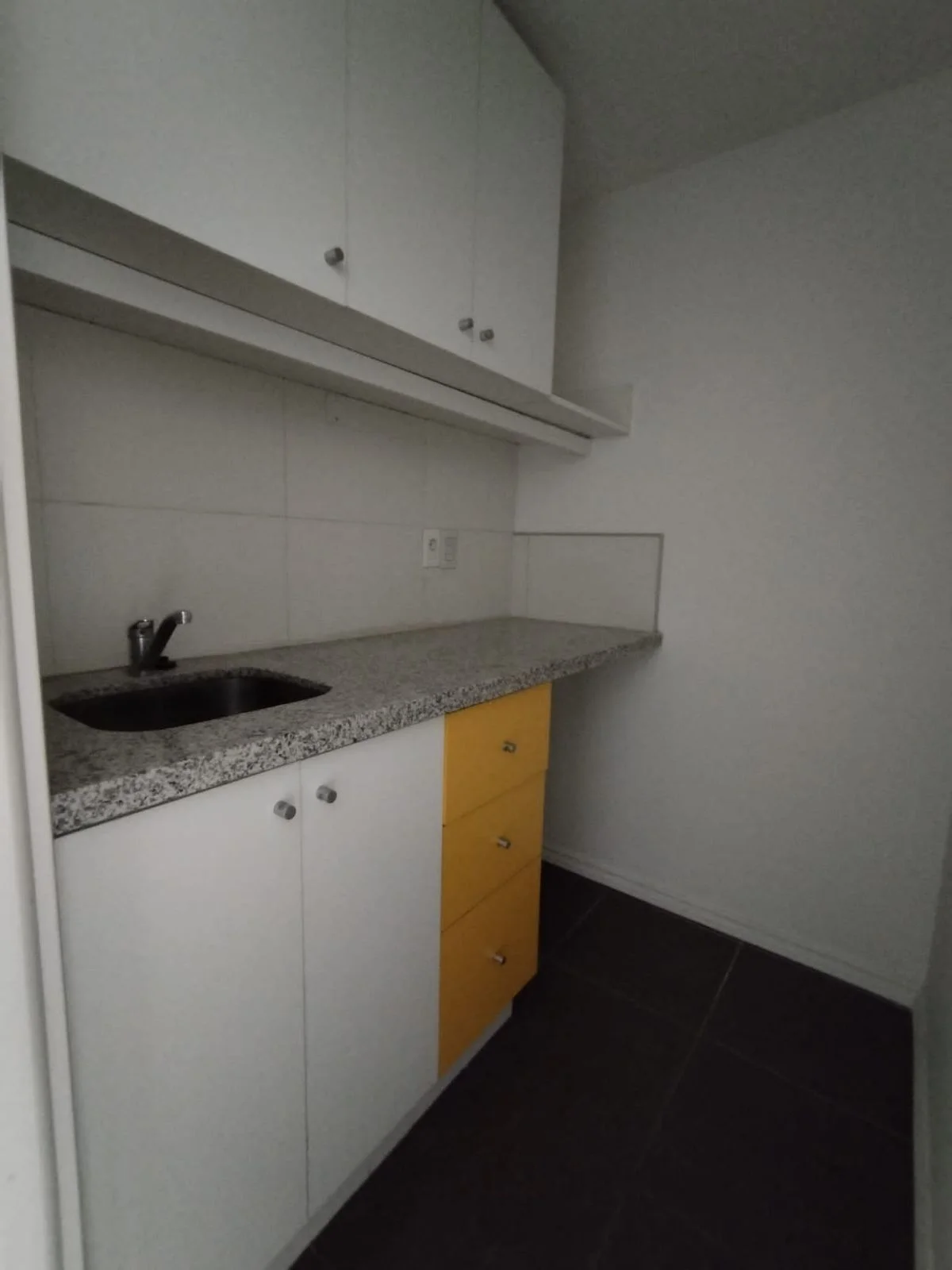Oficina en Tres Cruces, propiedad 184363 -Imagen 4