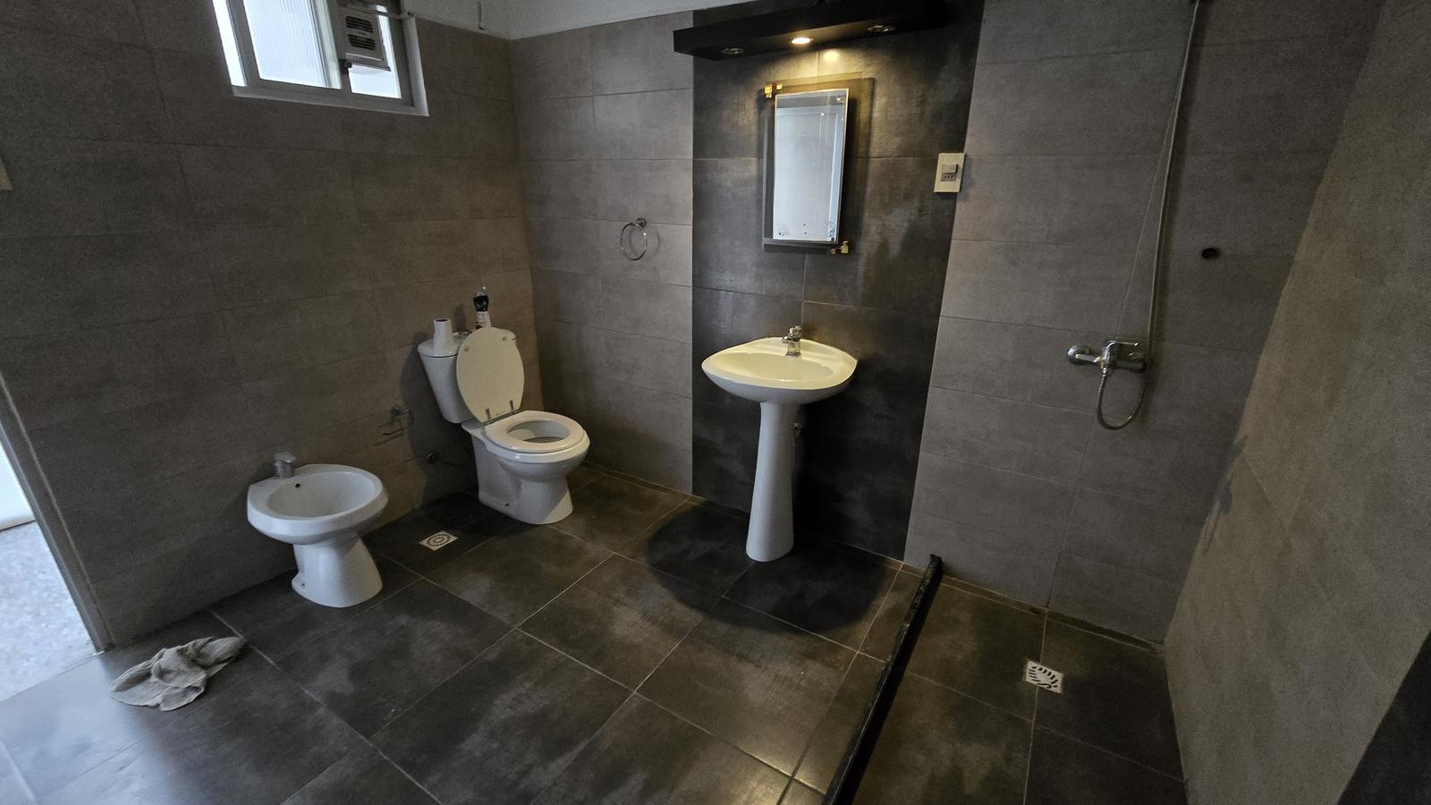 Local en Tres Cruces, propiedad 274957 -Imagen 4