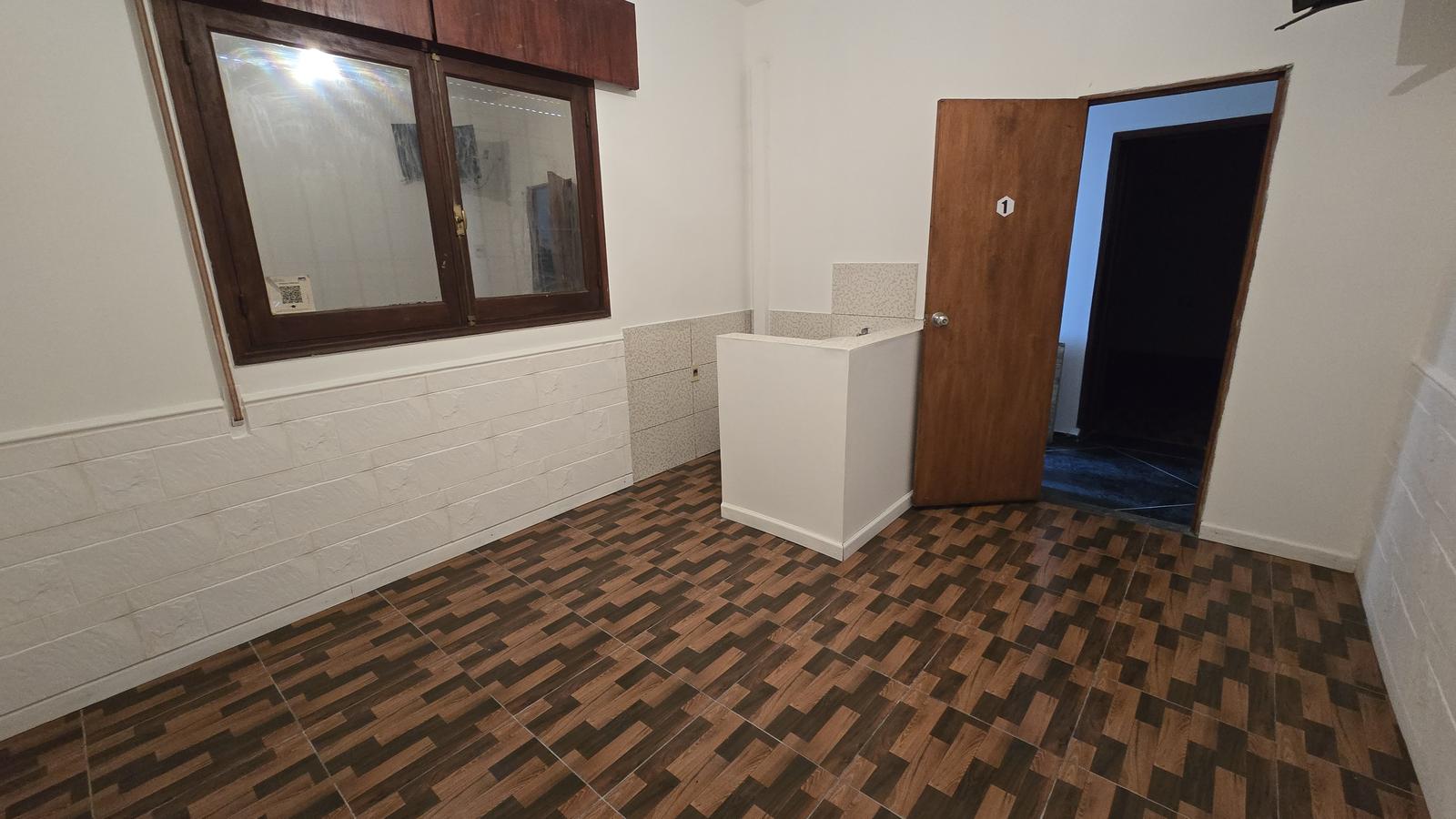 Local en Tres Cruces, propiedad 274958 -Imagen 2