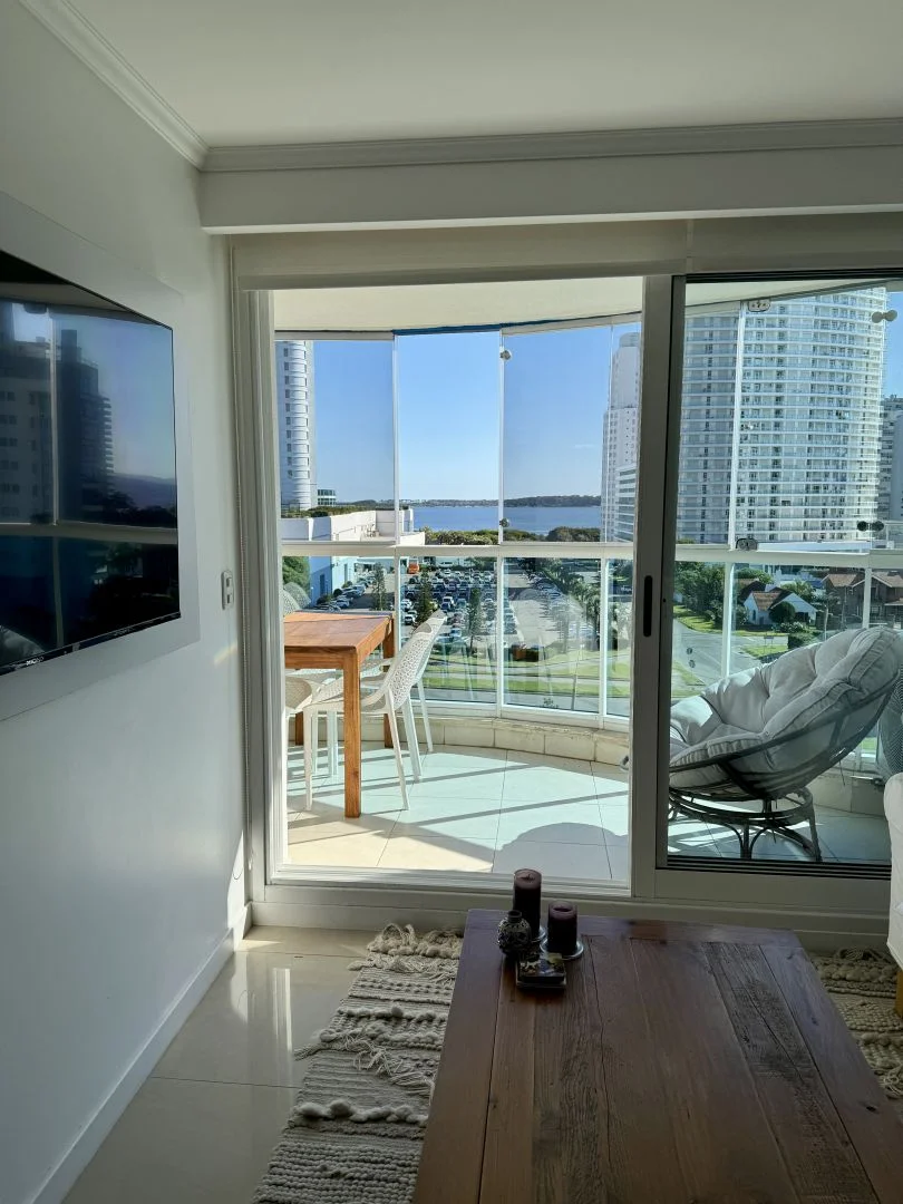 Apartamento en Playa Mansa, propiedad 187102 -Imagen 2
