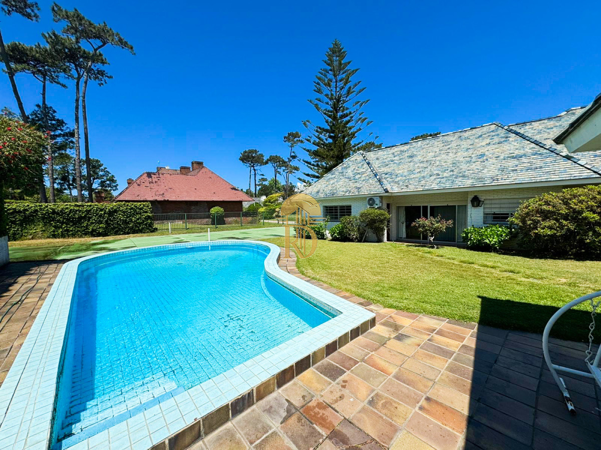 Casa en Playa Mansa, propiedad 267777 -Imagen 1