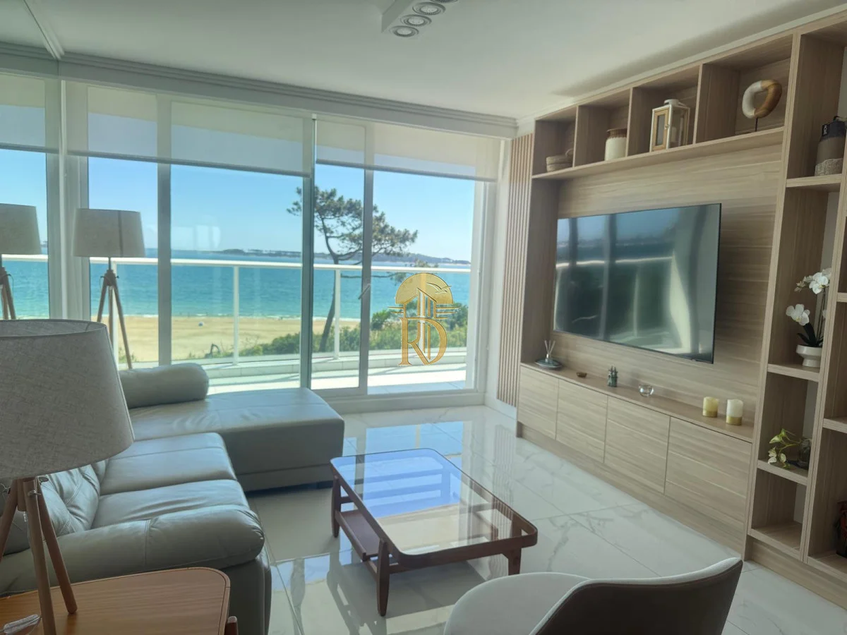 Apartamento en Playa Mansa, propiedad 277134 -Imagen 2