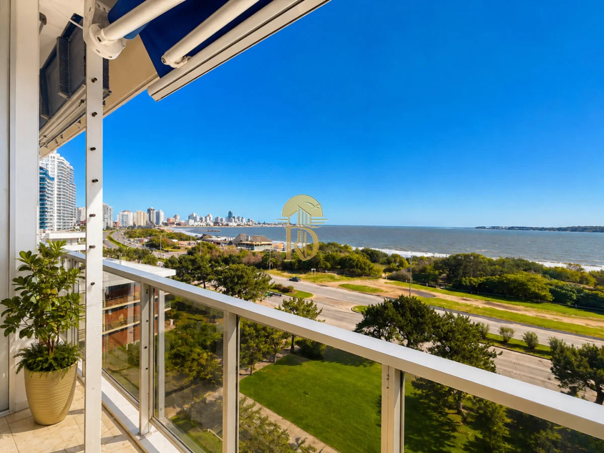 Apartamento en Playa Mansa, propiedad 282047 -Imagen 2