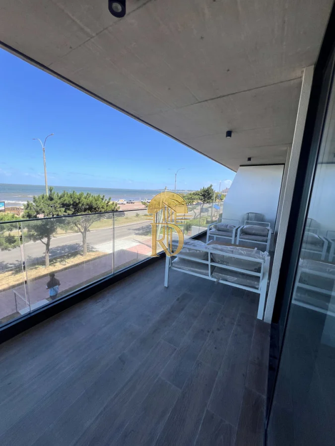 Apartamento en Playa Mansa, propiedad 284650 -Imagen 2