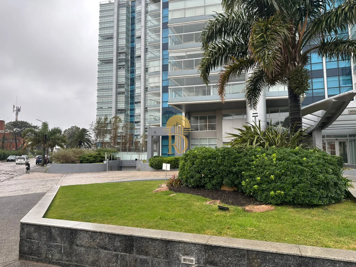 Apartamento en Playa Mansa, propiedad 284713 -Imagen 2