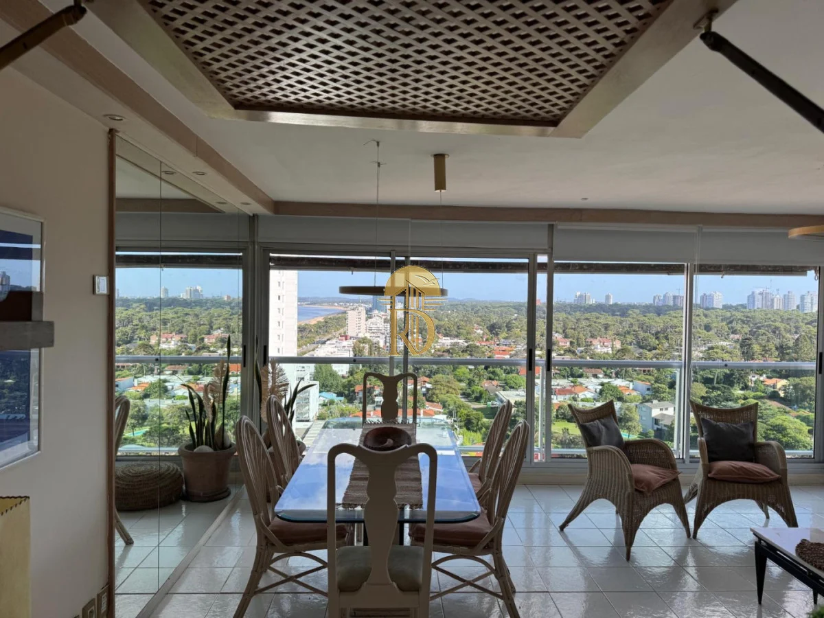 Apartamento en Playa Mansa, propiedad 295119 -Imagen 2