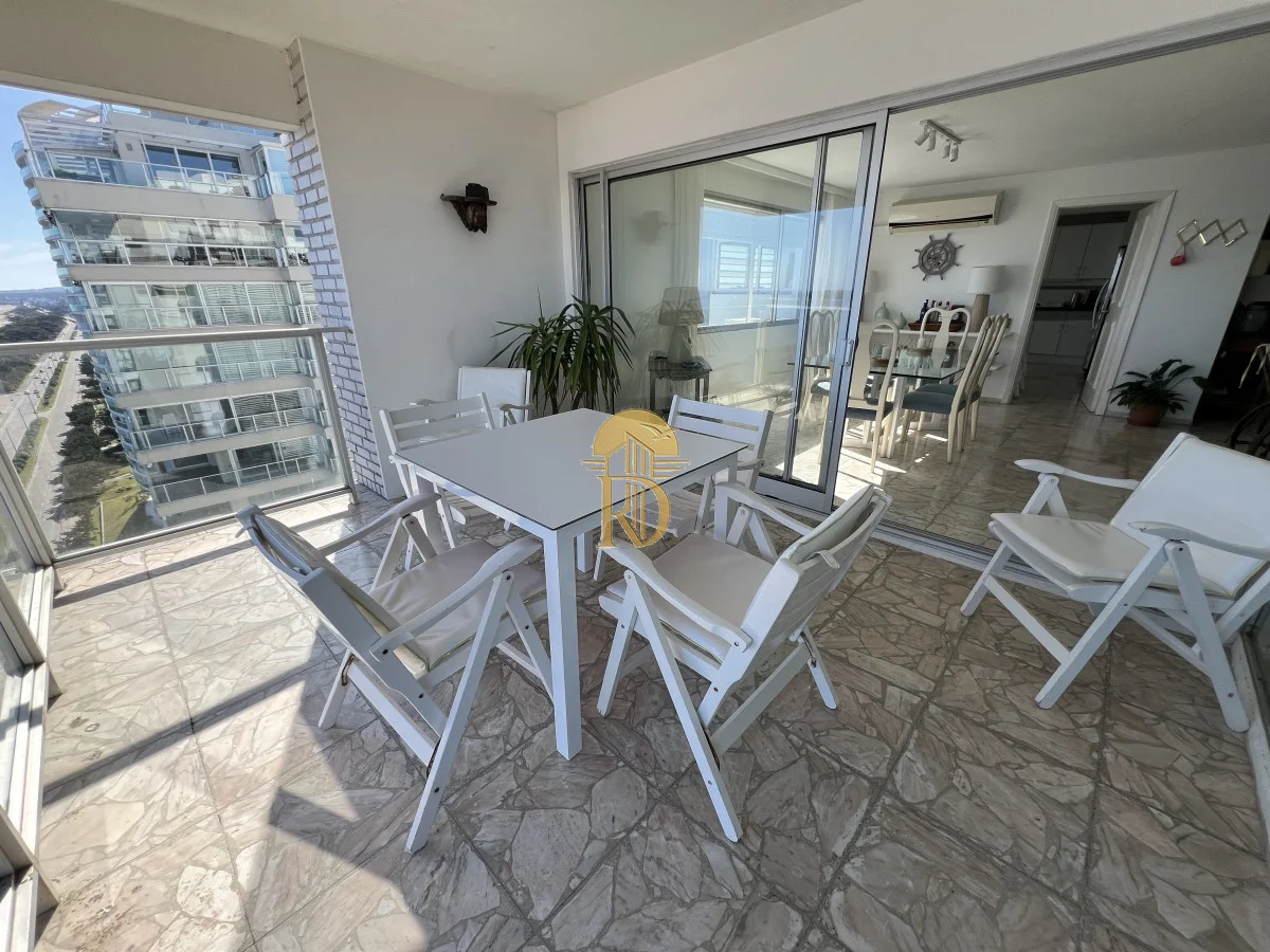 Apartamento en Playa Mansa, propiedad 297615 -Imagen 14