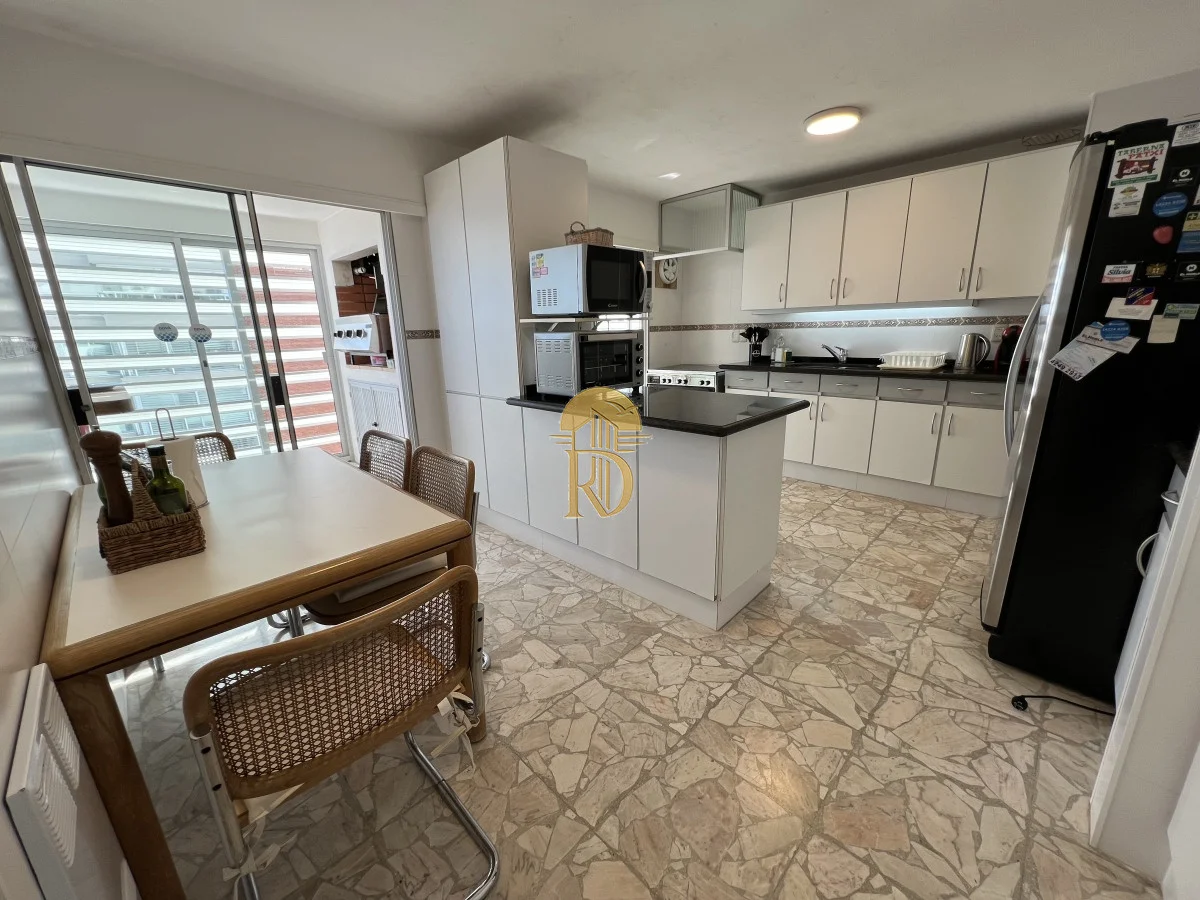 Apartamento en Playa Mansa, propiedad 297615 -Imagen 18