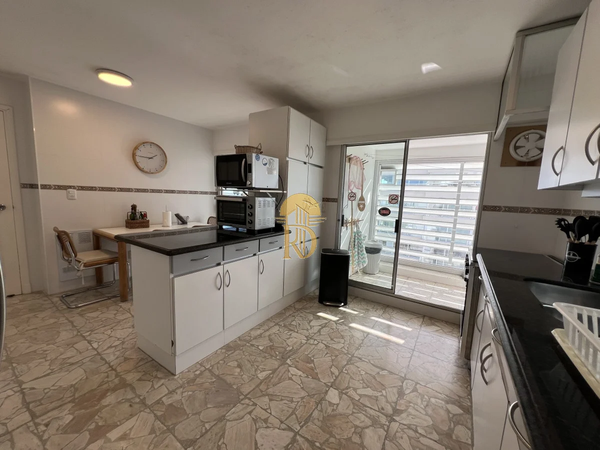 Apartamento en Playa Mansa, propiedad 297615 -Imagen 19