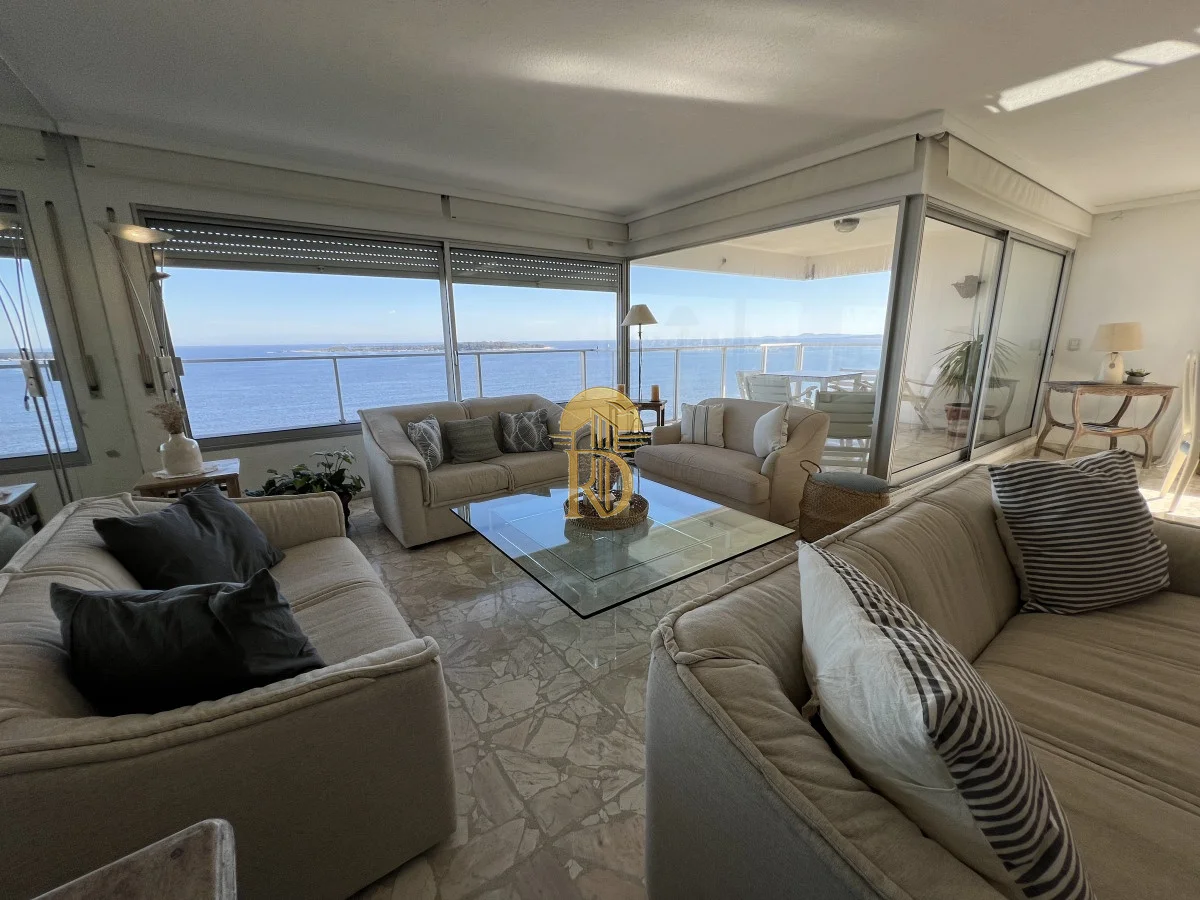 Apartamento en Playa Mansa, propiedad 297615 -Imagen 4