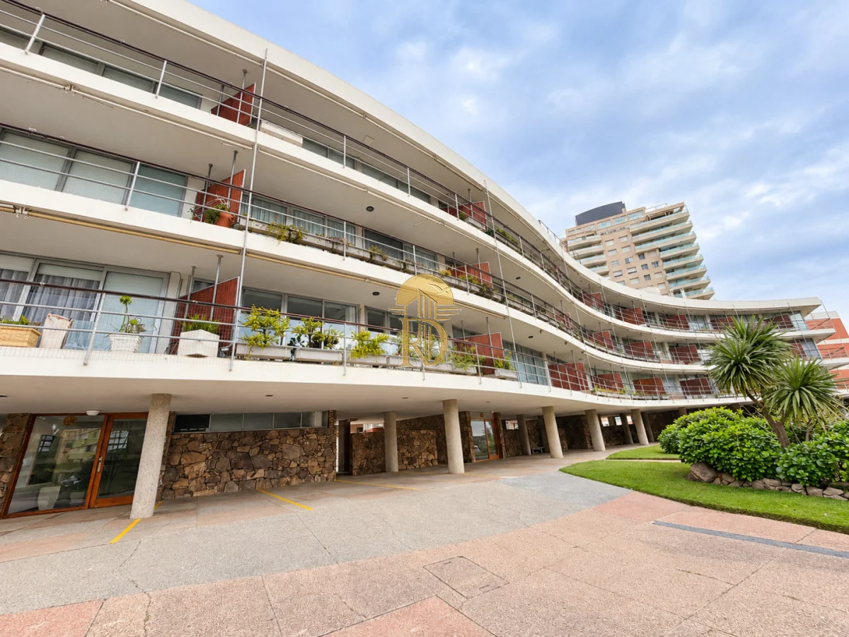 Apartamento en Playa Mansa, propiedad 302513 -Imagen 1