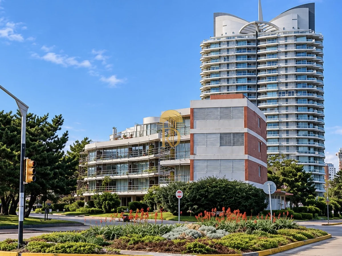 Apartamento en Playa Mansa, propiedad 302513 -Imagen 2