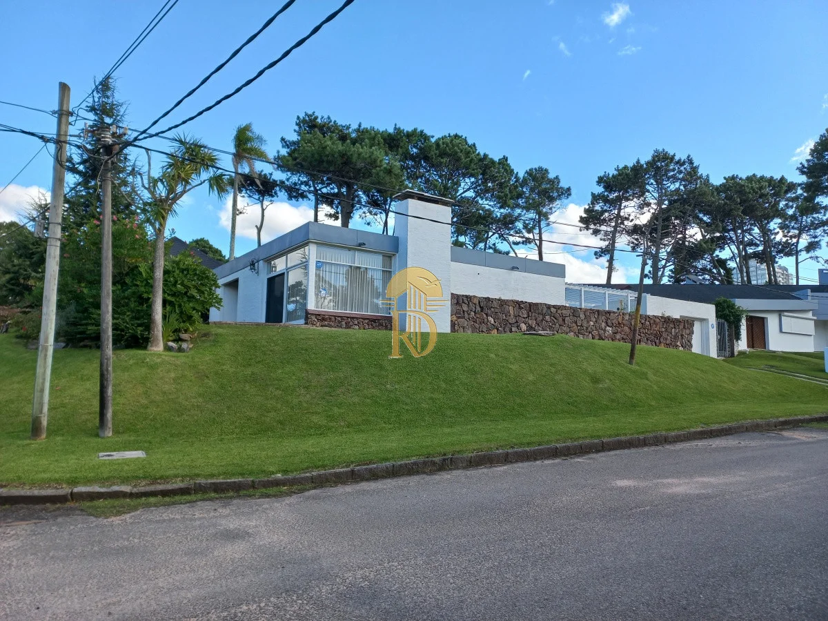 Casa en Playa Mansa, propiedad 303128 -Imagen 1