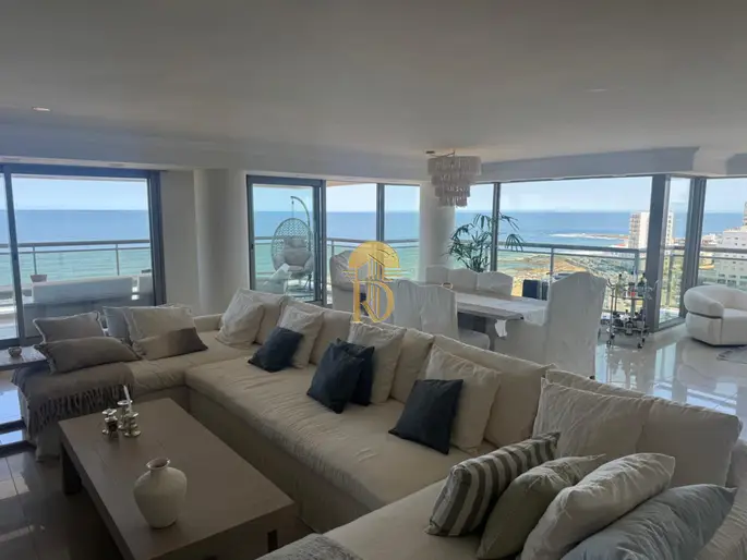 Torre Imperiale Exclusivo Apartamento de Gran Categoría con 4 Dormitorios, Servicio y 6 Baños