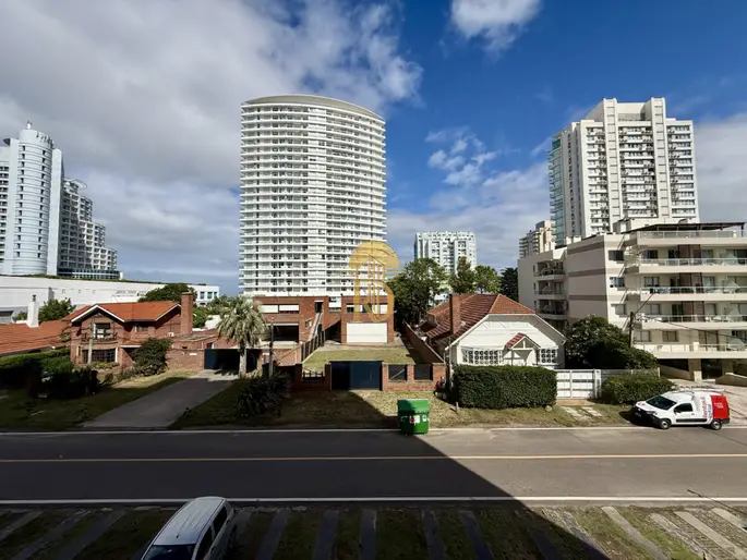 Apartamento en venta en Edificio Cap Bretón  Av. Roosevelt y Av. Biarritz