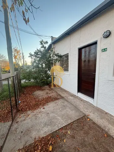 Casa de 1 dormitorio y medio, con patio. A pocas cuadras del centro de Maldonado.