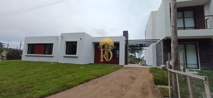 Casa de 3 dormitorios en Parque Burnett a la venta a estrenar!