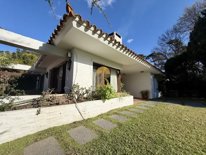 CASA EN VENTA - BARRIO CANTEGRIL, AV. CÓRDOVA
