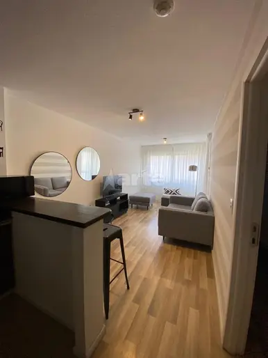 Alquiler con muebles en excelente punto, a un paso de todo.