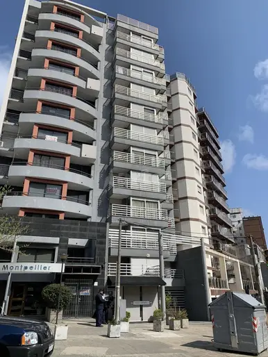 Amplio monoambiente con terraza y muy bien ubicado