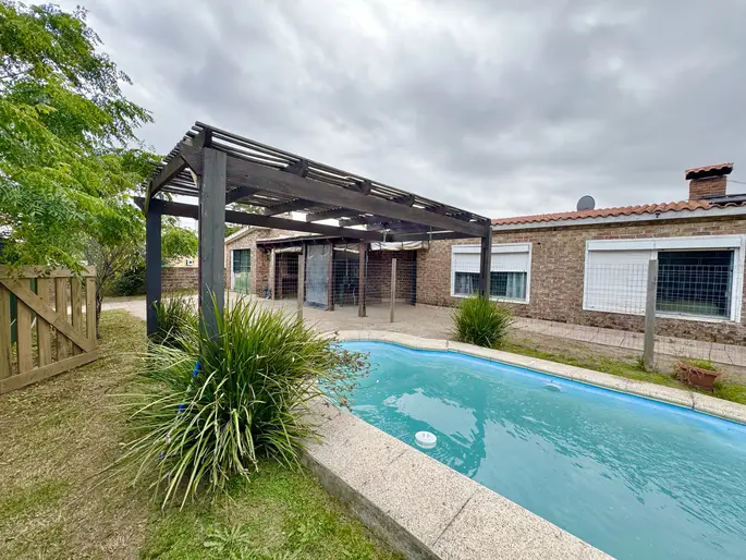 Casa amplia 3 dormitorios 2 baños con barbacoa y piscina en Salinas Costa de Oro