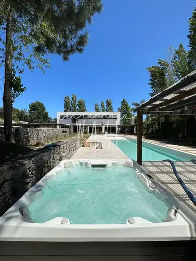 Venta de casa en Barrio Privado 400 m2 construidos.