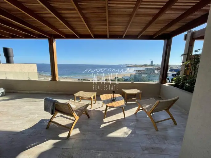 Alquiler de Verano, Apartamento, 3 suites en La Barra, Posta del Cangrejo, dúplex, con terraza y vista al mar.