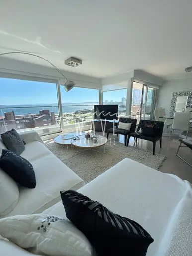 Venta departamento, playa Mansa Punta del Este, 3 dormitorios y dependencia servicio