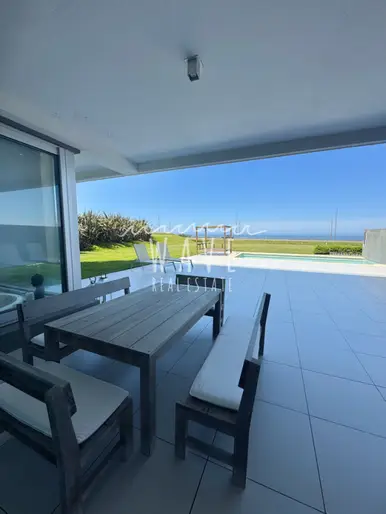 Venta Departamento, con 4 suites + dep. servicio en Playa Brava, Edificio premium