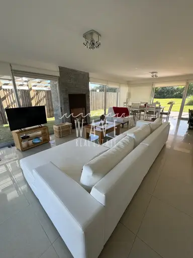 Alquiler de verano, Casa en complejo de 3 dormitorios. Playa Brava.Full Amenities.