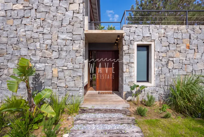 Venta Alquiler Casa 5 suite mas dependencia Laguna Escondida