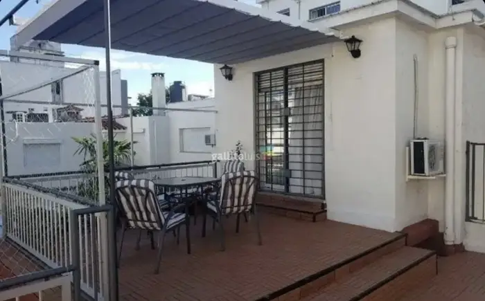 Venta De Casa Ph De Altos En Parque Batlle | 3 Dormitorios, 2 Baños, Terrazas Y Parrillero Sobre Av. Ricaldoni
