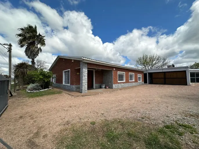 Casa en venta c/ cochera en Progreso