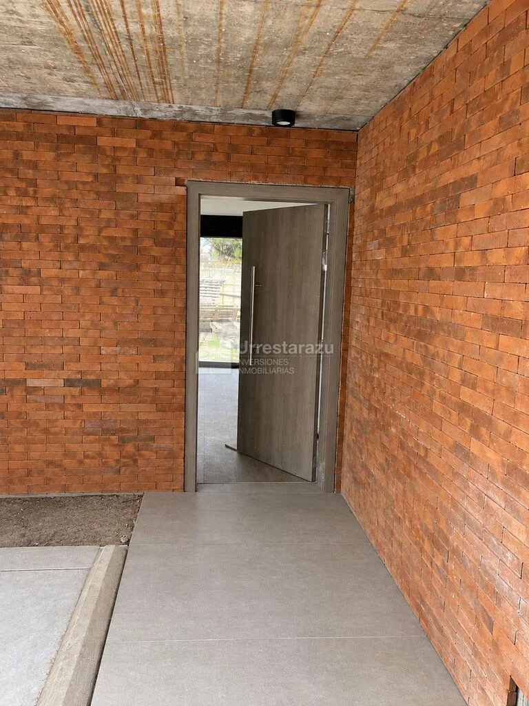 Casa en Carrasco Norte, propiedad 302139 -Imagen 1