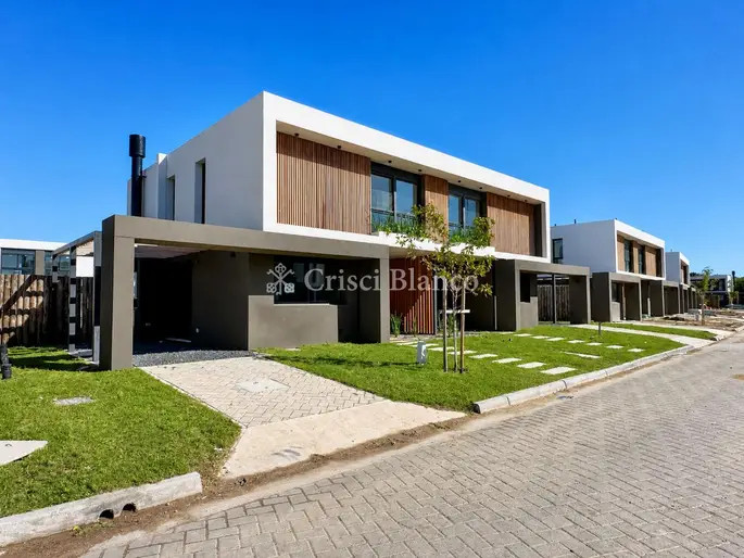 Alquiler Casa Ph 3 dormitorios - Marinas Carrasco - Ref 2270