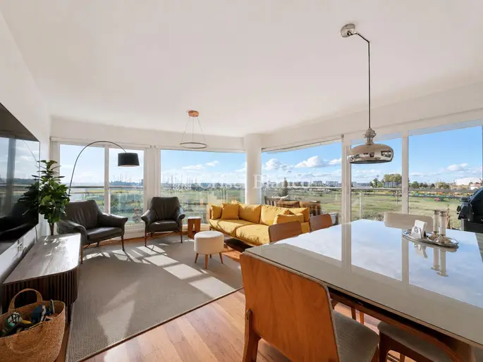 Alquiler apartamento 2 dormitorios + cochera en Av. de las Americas - Ref 2282