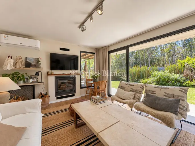 Venta apartamento planta baja con jardín 2 dormitorios + cochera Parque Miramar - Ref 2292