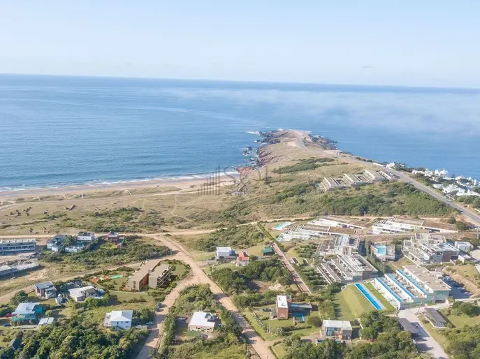 VENTA APARTAMENTO 2 DORMITORIOS CON GARAGE PUNTA BALLENA