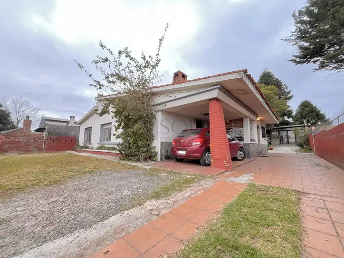Venta casa 4 dormitorios, barbacoa y piscina