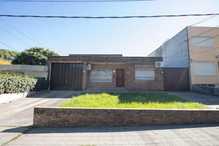 VENTA CASA 4 DORMITORIOS EN MALVIN