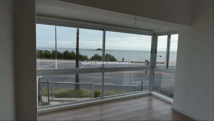 ALQUILER DE APARTAMENTOA RAMBLA DE DOS AMBIENTES PARA OFICINAS. MARCEL SAPIN PROPIEDADES.-