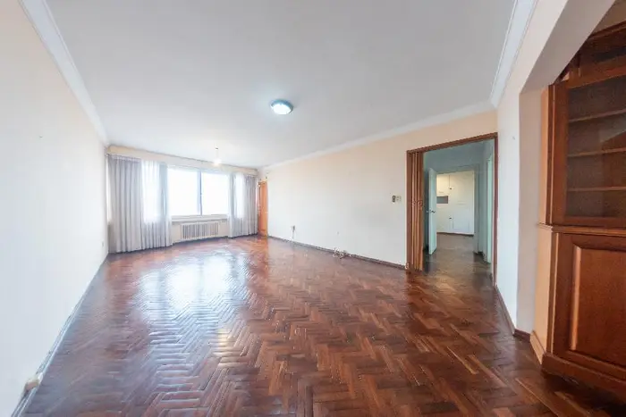 Apartamento de 3 Dormitorios con Garaje, en Aguada, sobre Avenida Libertador