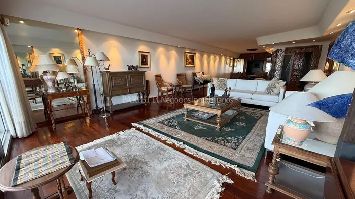 Venta / Alquiler  Apartamento sobre Rambla 4 dormitorios