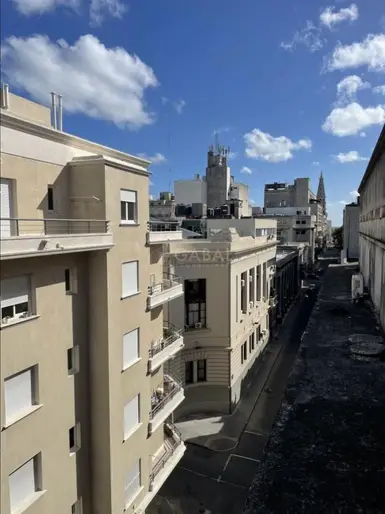 EXCELENTE OFICINA EN CIUDAD VIEJA POR CERRITO